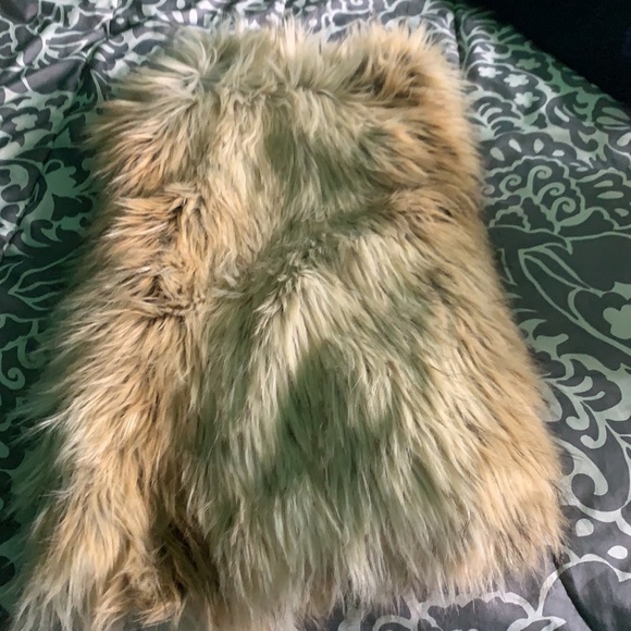 BB Dakota faux fur vest size M - Picture 6 of 7